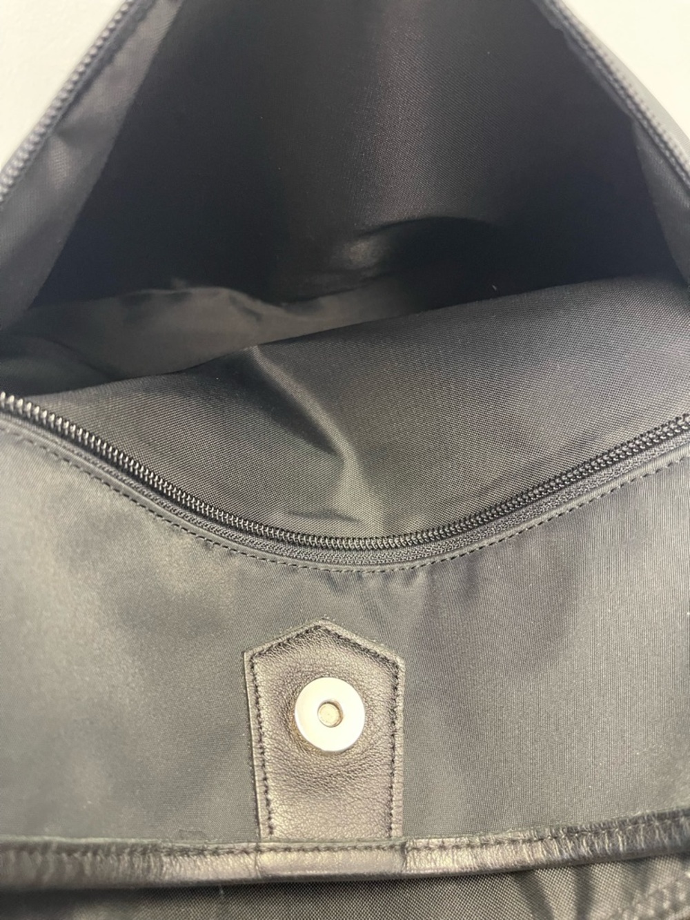 Burberry Vintage Nova Check Nylon/Leather Messenger Bag - Preowned - Picture 13 of 16